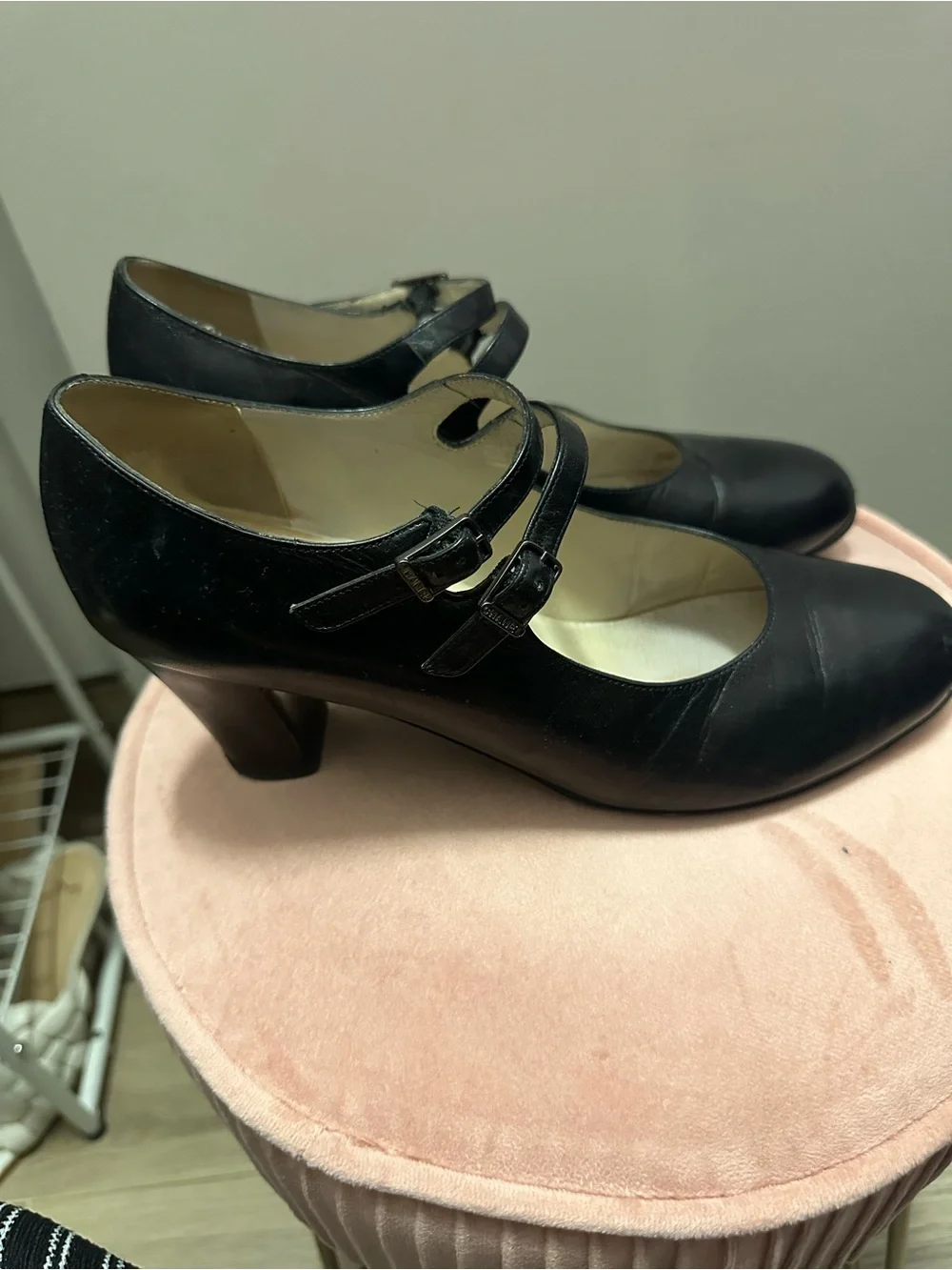 CHANEL elegant black